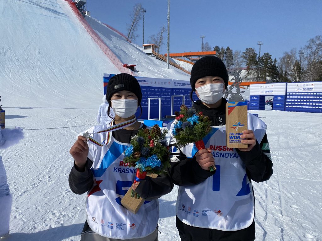 写真6_入賞した女子選手達