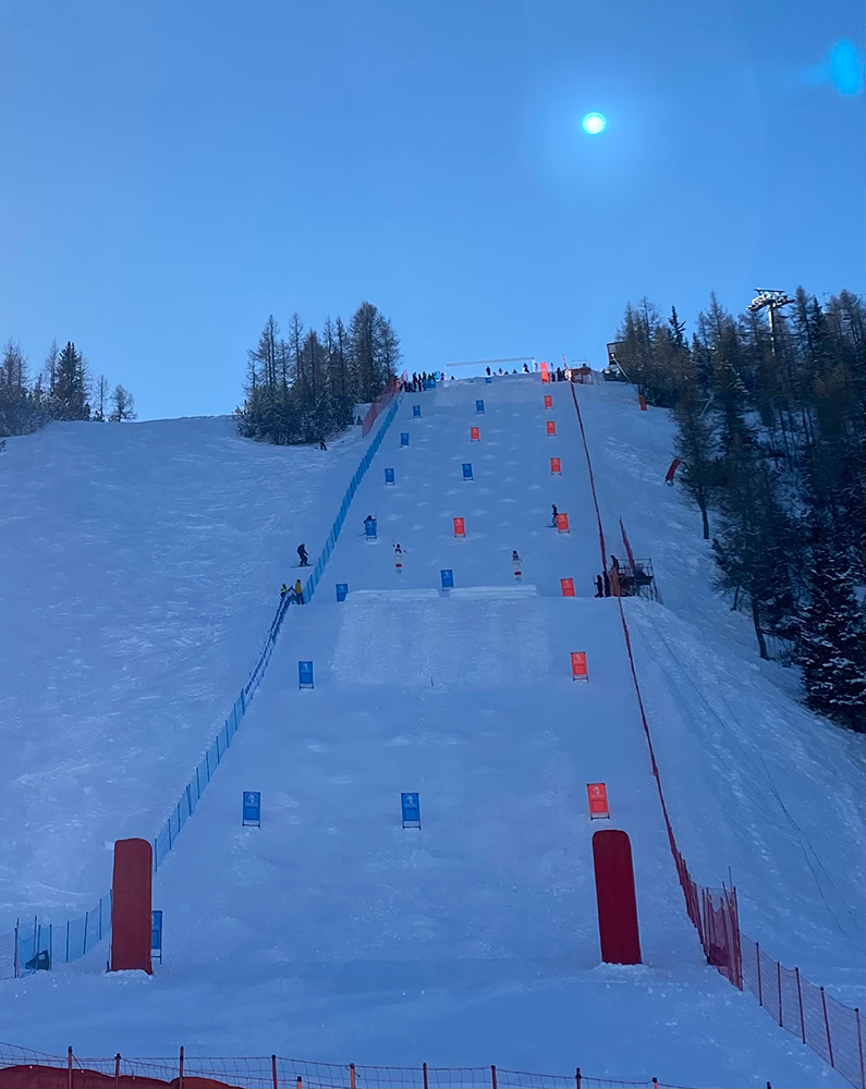 熱いデュアルが繰り広げられたバルマレンコスキーリゾートのモーグル会場