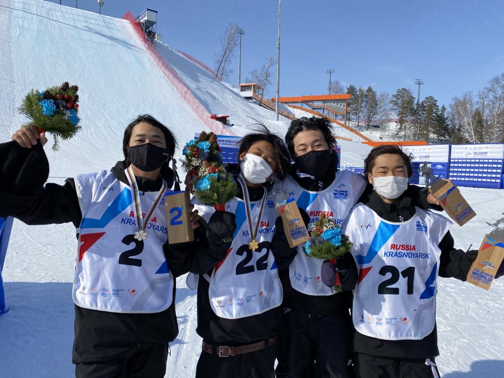 写真5_入賞した男子選手達