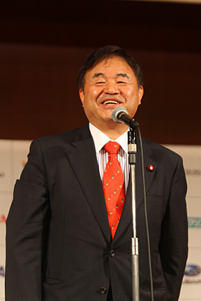 2020年オリンピック・パラリンピック日本招致議員連盟幹事長として2020年東京オリンピック・パラリンピックの開催地決定にご尽力され、5月に設立されたスキー議員連盟の会長も務める遠藤利明衆議院議員が来賓としてご挨拶