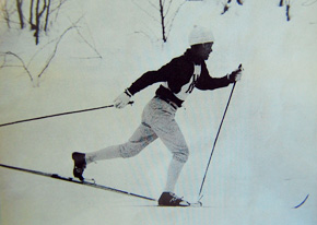 クロスカントリーの佐藤和男は、全日本スキー選手権大会史上初のクロスカントリー３冠王となった（スキー年鑑第33号）