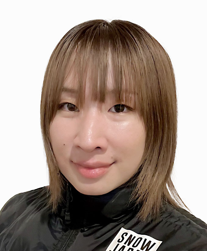 越坂　綾菜